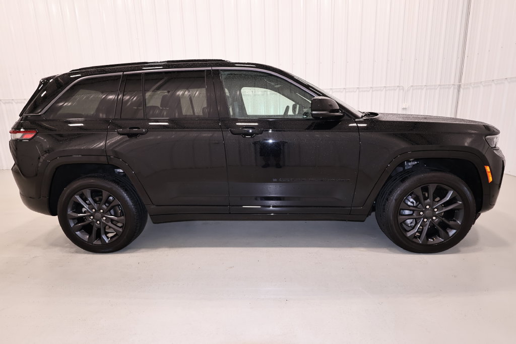 Used 2026 Jeep Grand Cherokee Limited AWD/4WD image 2