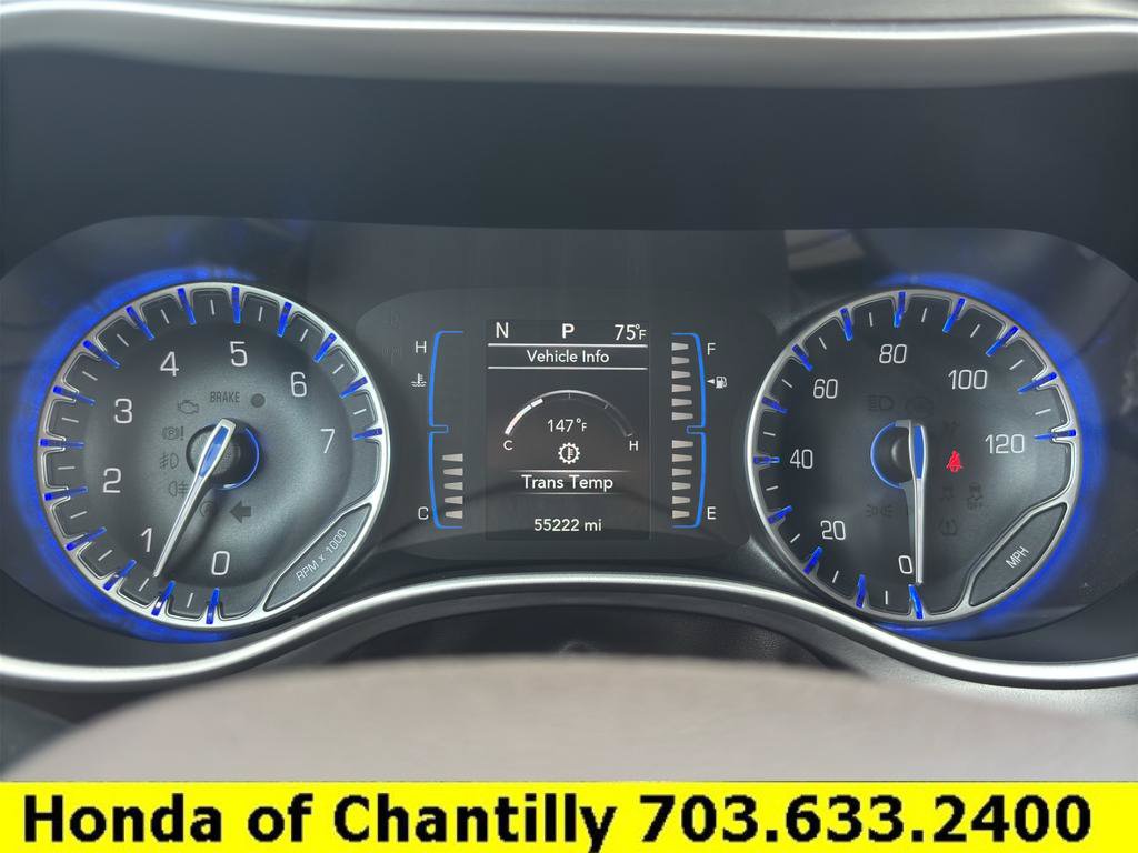Used 2017 Chrysler Pacifica Touring-L w/ Tire & Wheel Group FWD image 9