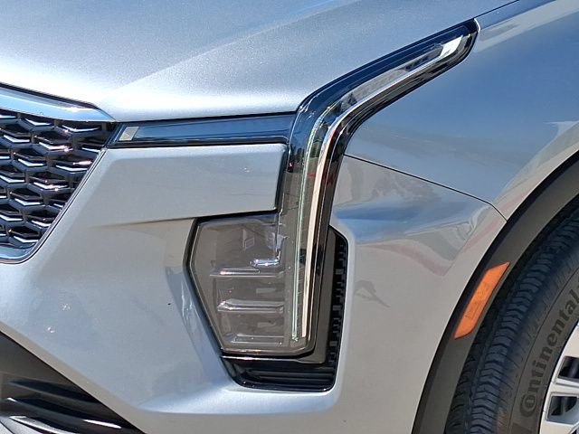 Used 2024 Cadillac XT4 Luxury w/ LPO, Floor Liner Package FWD image 7