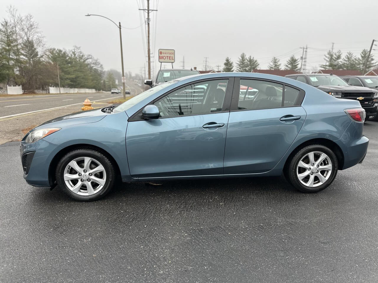 Used 2010 MAZDA MAZDA3 i Touring image 2