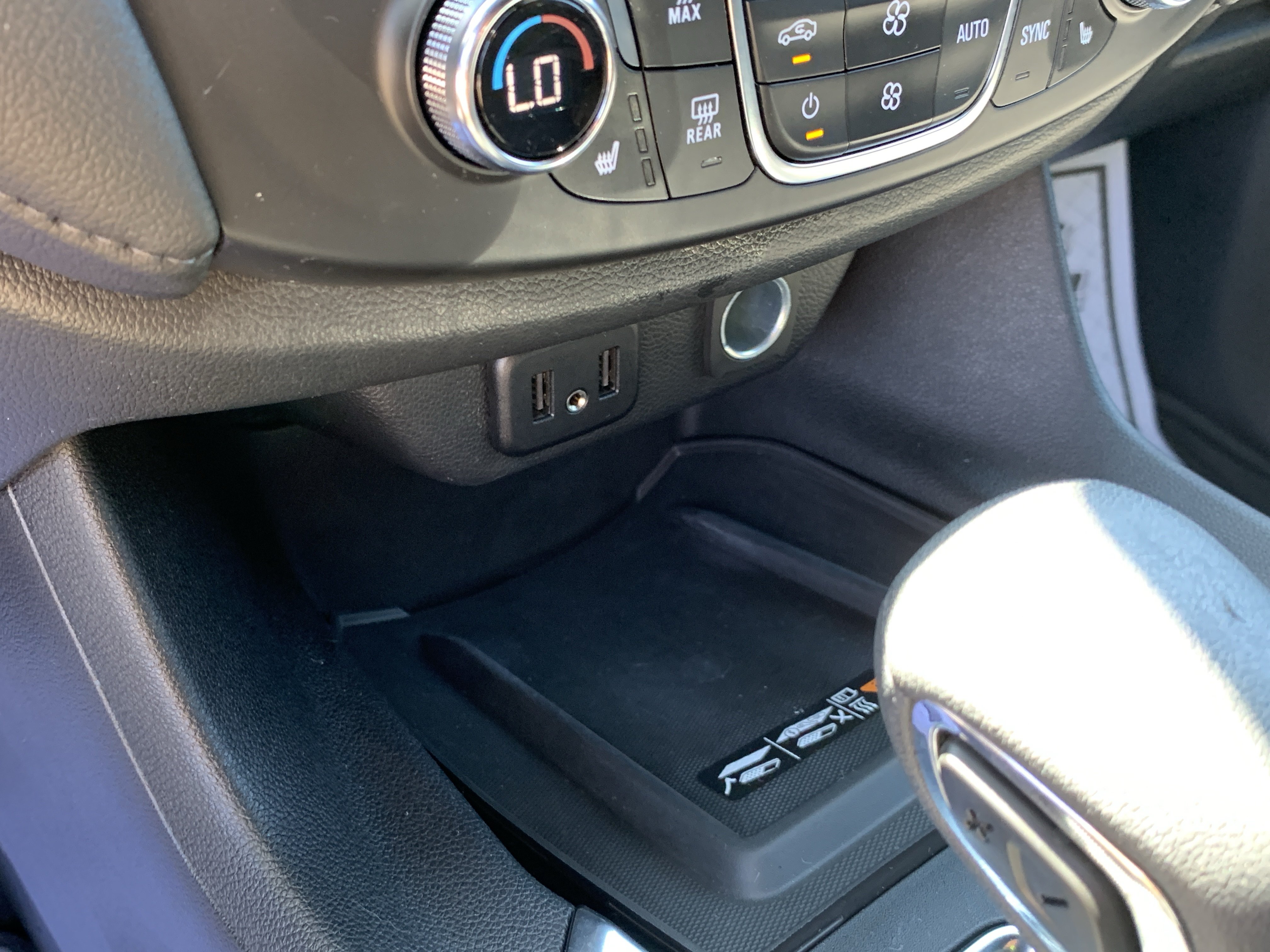 Used 2022 Chevrolet Traverse LT FWD image 29