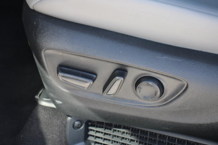 Certified 2025 Toyota Sienna XLE image 12