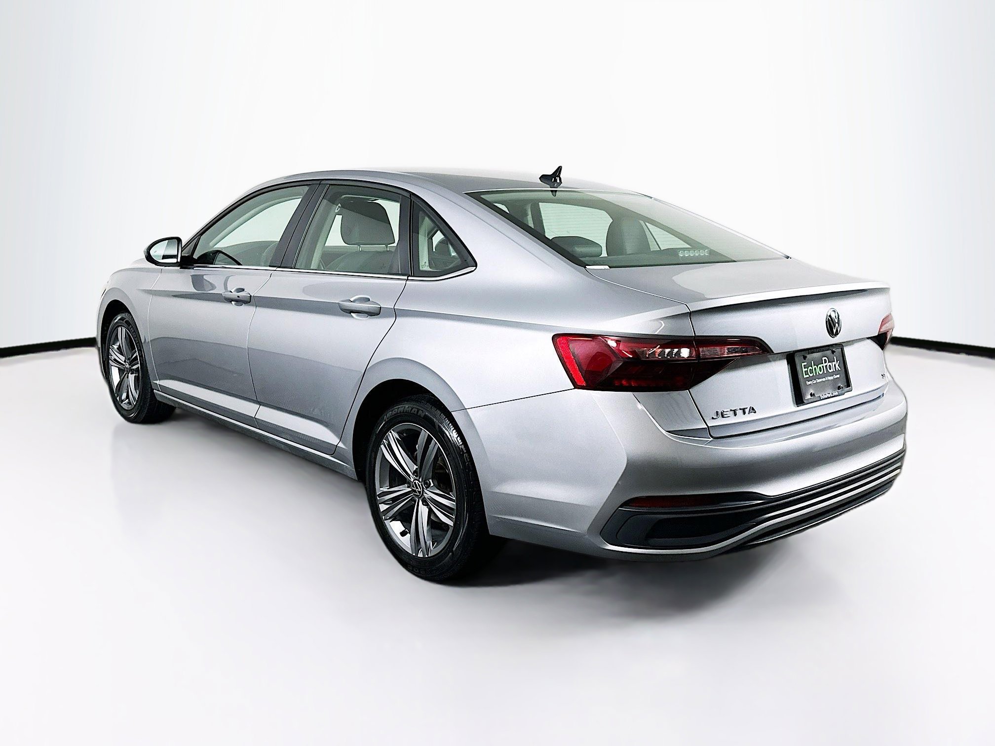 Used 2024 Volkswagen Jetta SE image 5