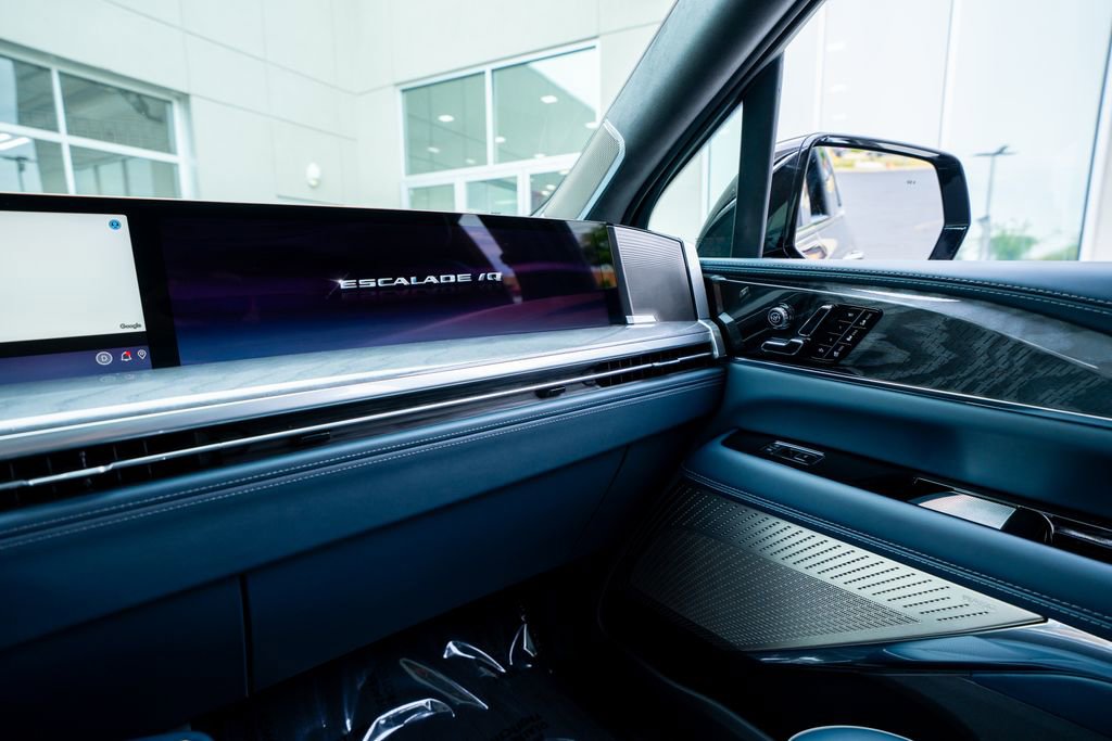 Used 2025 Cadillac Escalade IQ Luxury 2 w/ LPO, Premium Carpet Package AWD/4WD image 45