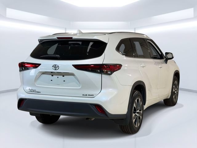 Used 2021 Toyota Highlander XLE AWD/4WD image 7
