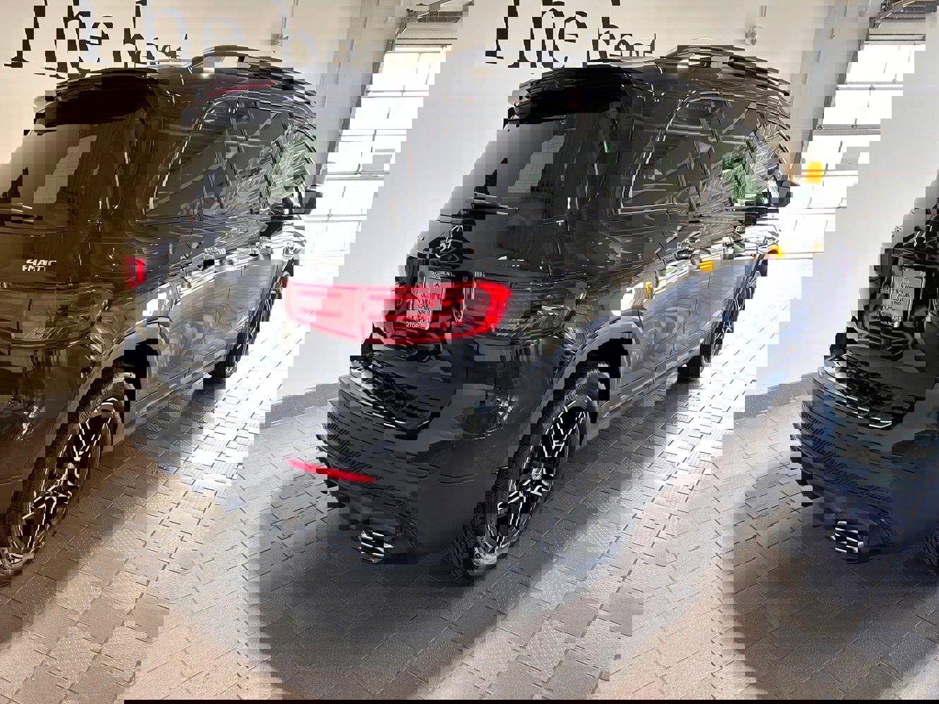 Used 2024 Mercedes-Benz GLB 250 4MATIC image 4