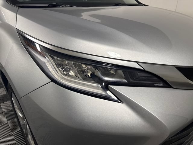 Used 2022 Toyota Sienna Limited AWD/4WD image 25