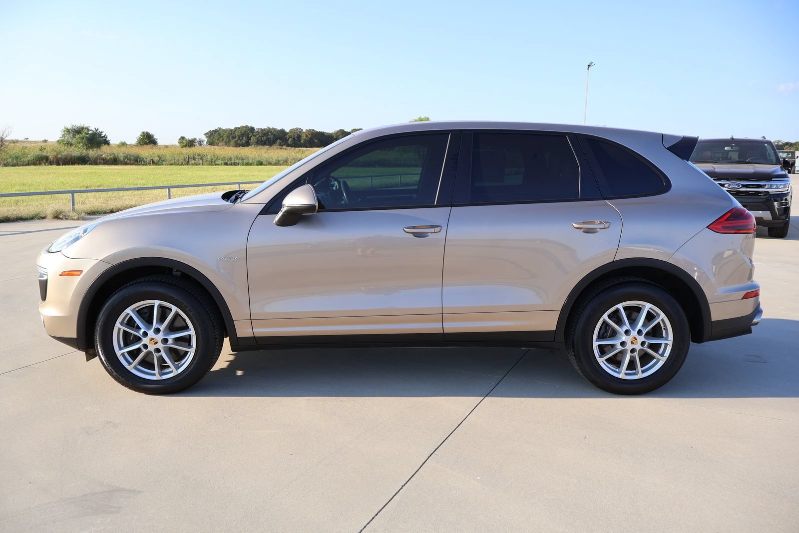 Used 2015 Porsche Cayenne Diesel AWD/4WD image 2