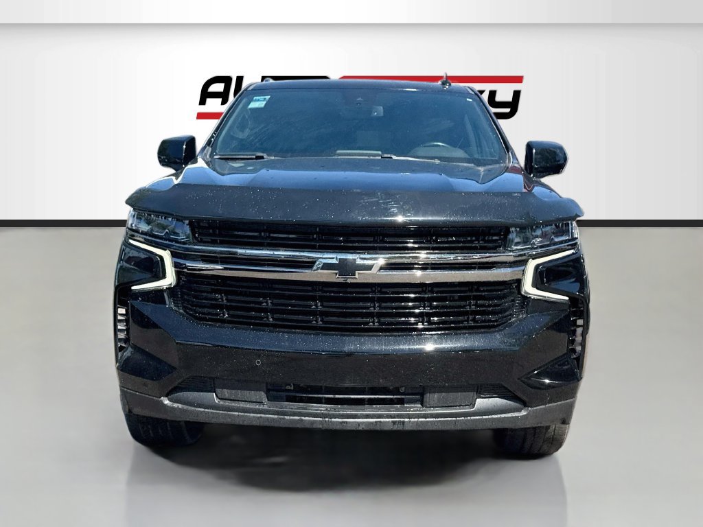 Used 2023 Chevrolet Suburban RST AWD/4WD image 2