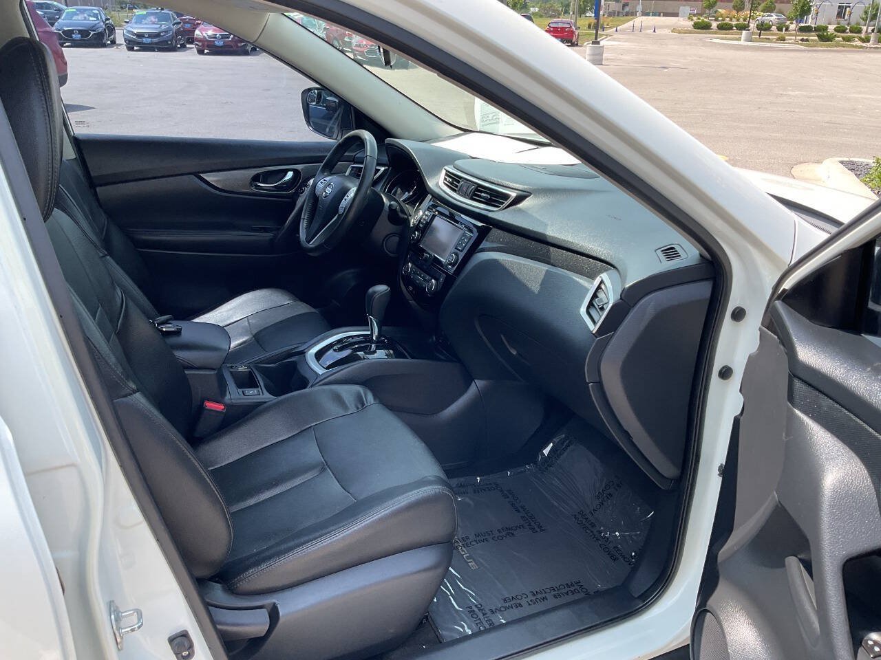 Used 2016 Nissan Rogue SL FWD image 37