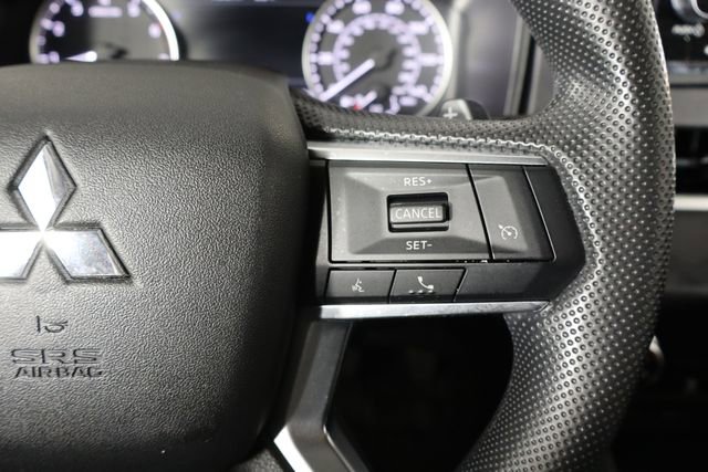 Used 2024 Mitsubishi Outlander ES image 24