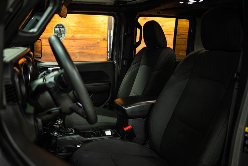 Used 2023 Jeep Wrangler Unlimited AWD/4WD image 9