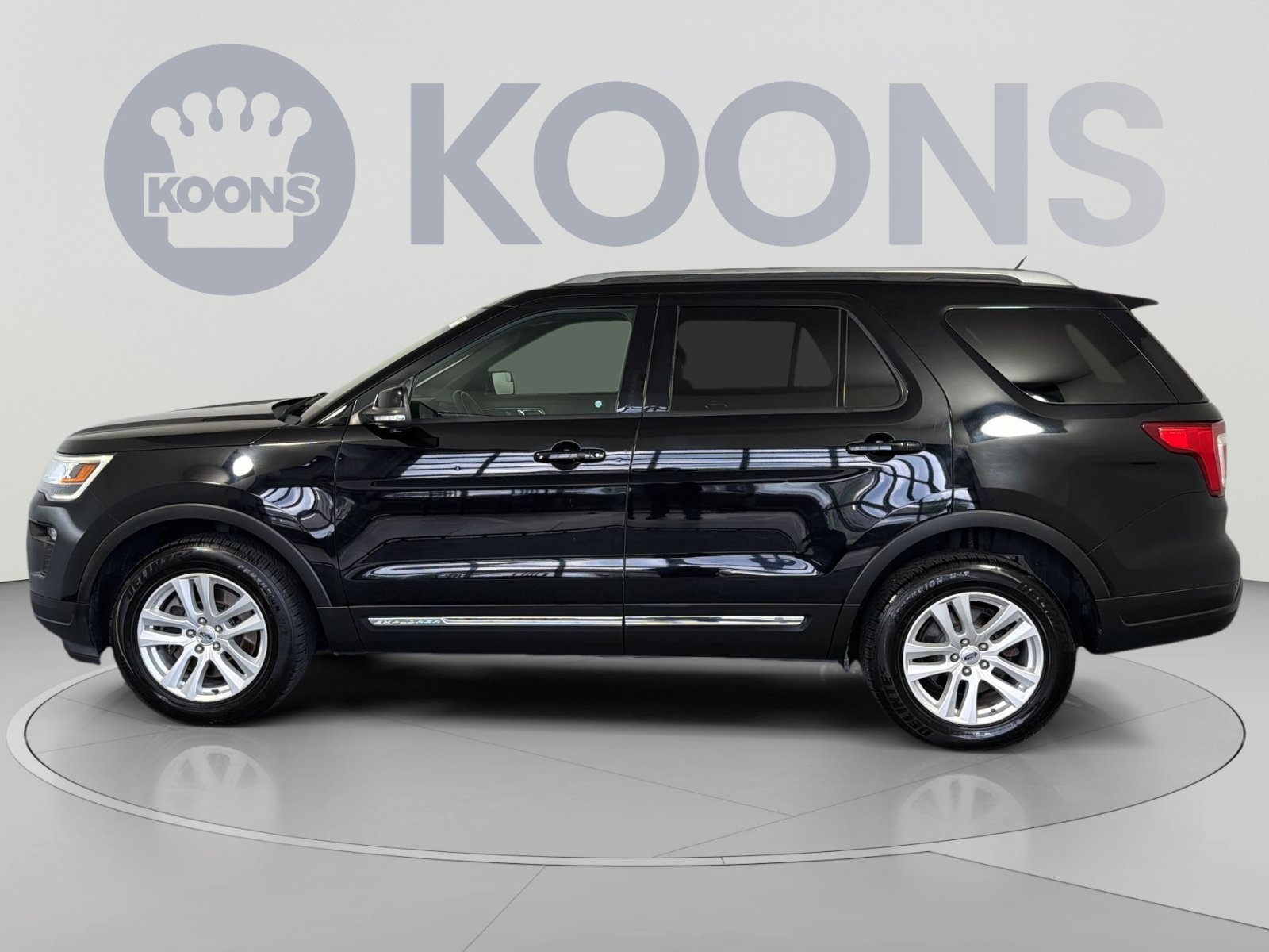 Used 2018 Ford Explorer XLT w/ Equipment Group 201A AWD/4WD image 2