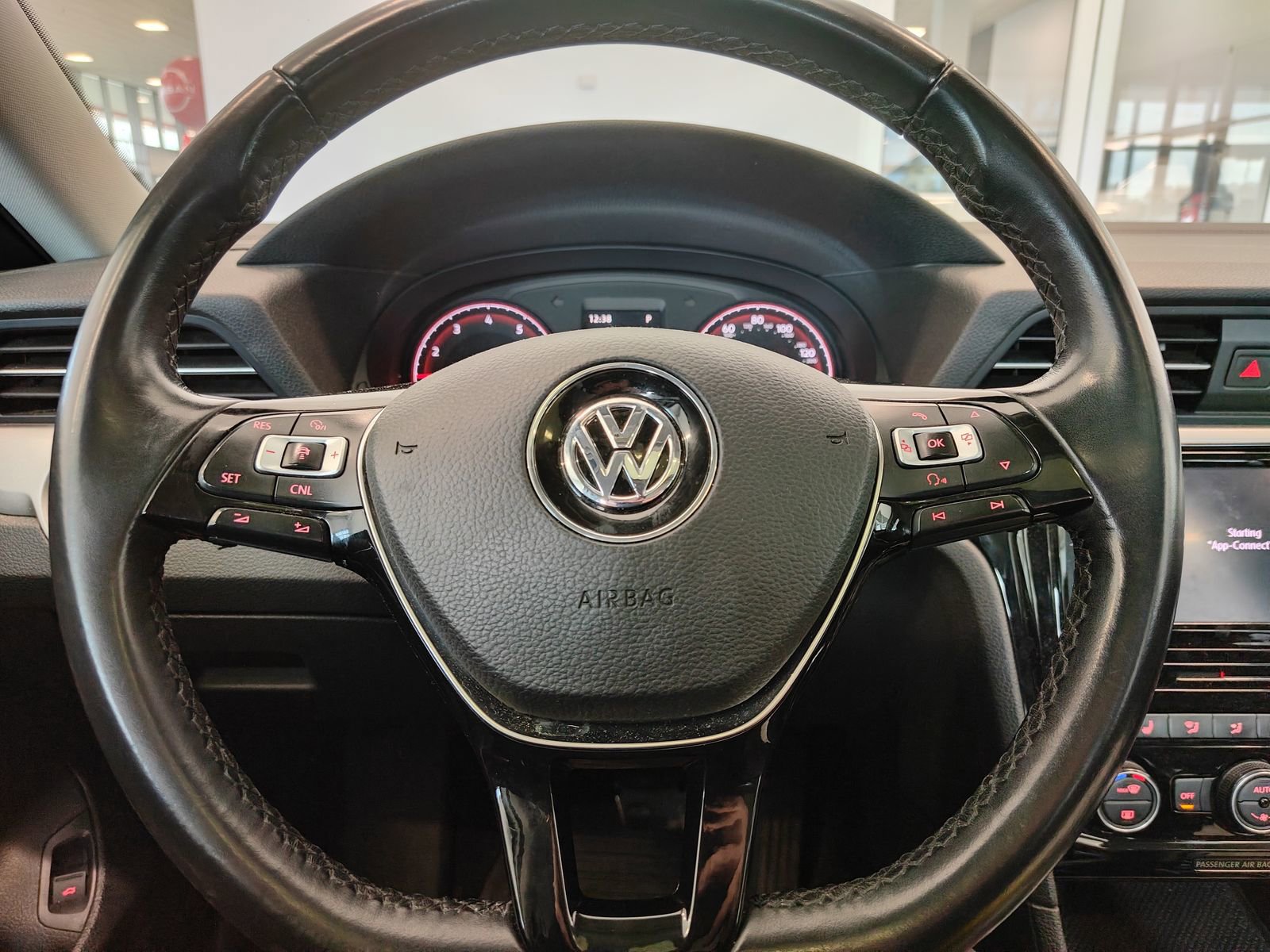 Used 2020 Volkswagen Passat 2.0T SE w/ Sunroof Package image 17