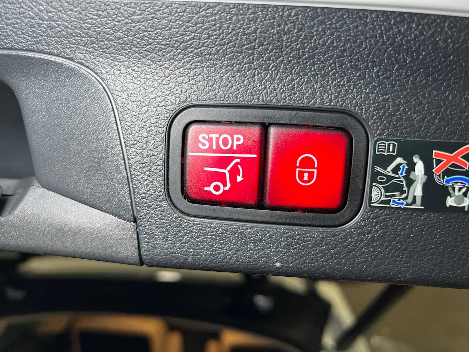 Used 2025 Mercedes-Benz GLS 450 4MATIC image 18