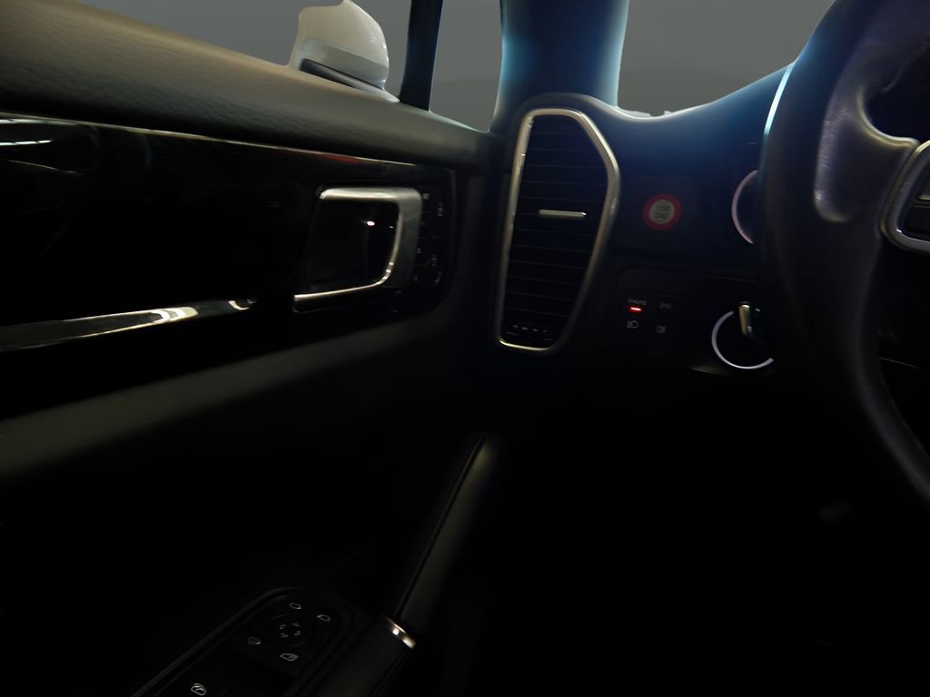 Used 2023 Porsche Cayenne image 17