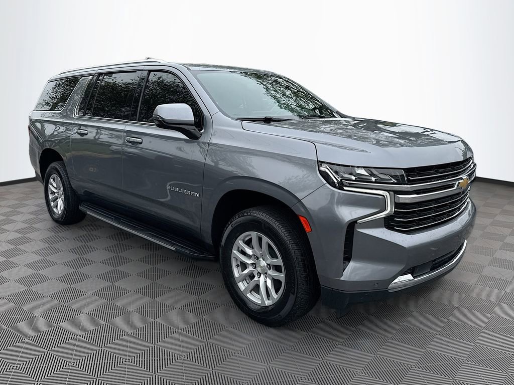 Used 2022 Chevrolet Suburban LT w/ Luxury Package image 4