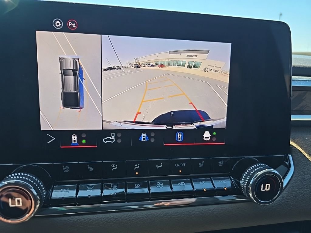 Used 2025 GMC Canyon Denali image 13