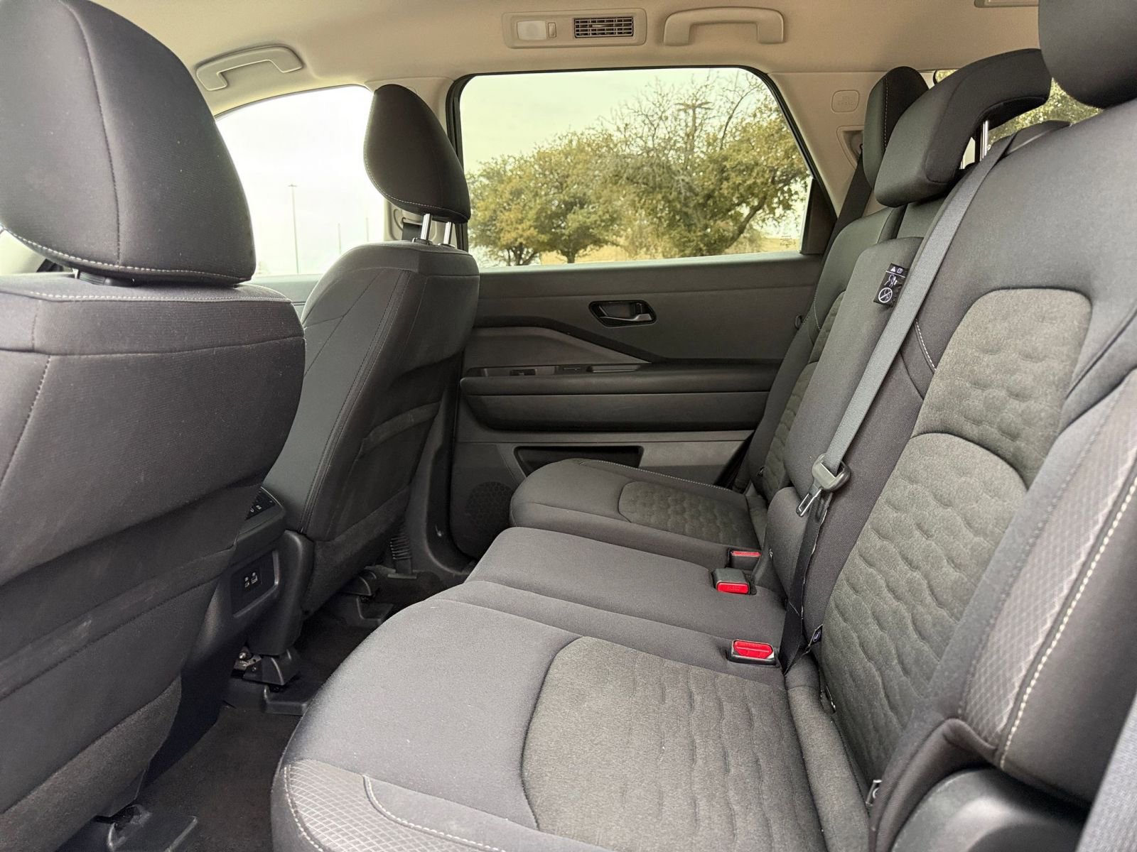 Used 2025 Nissan Pathfinder SV image 27