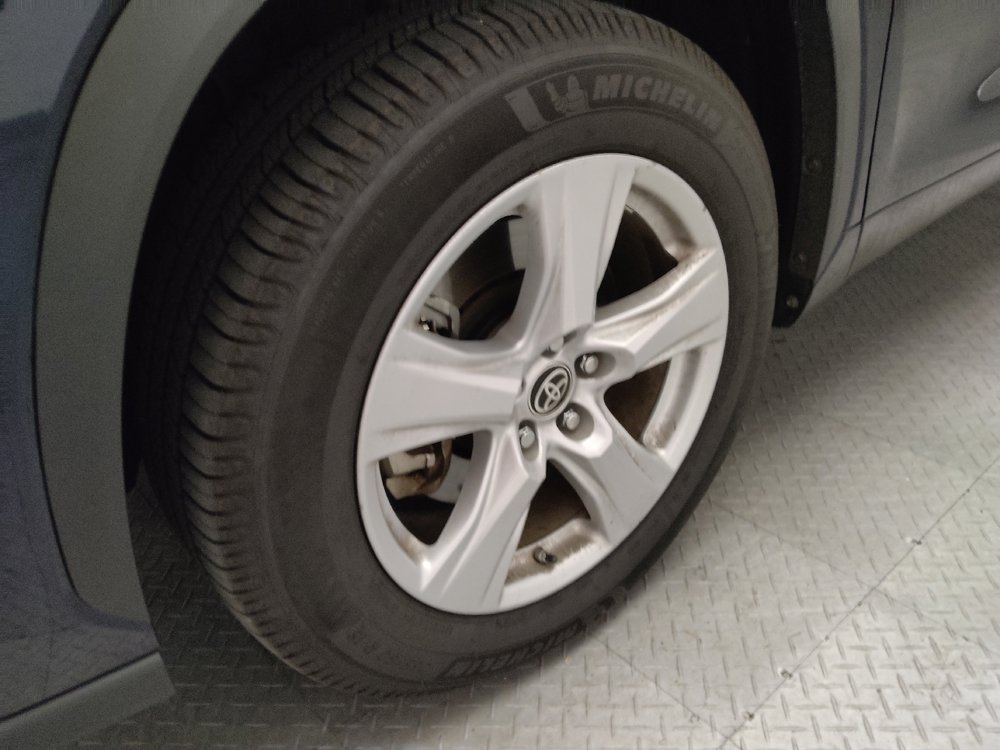 Used 2021 Toyota Highlander LE FWD image 31