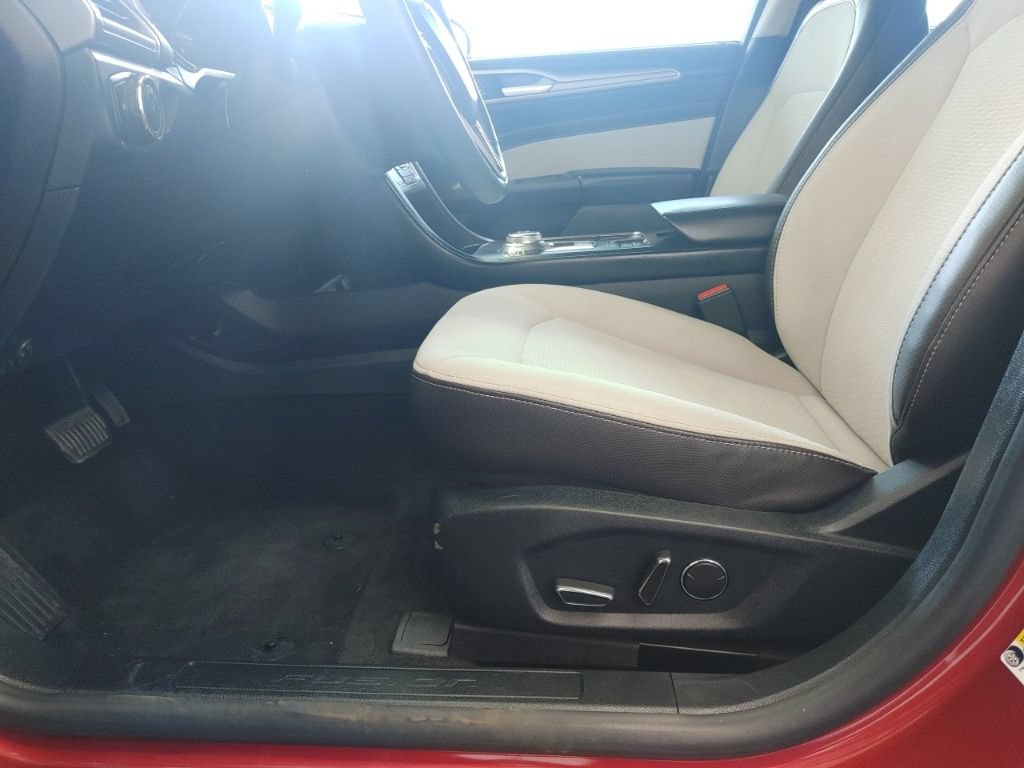 Used 2020 Ford Fusion SE w/ Equipment Group 151A FWD image 14
