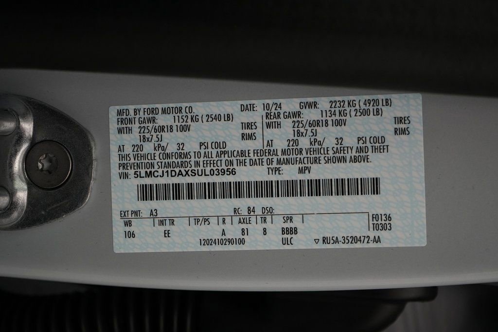 Used 2025 Lincoln Corsair AWD image 23