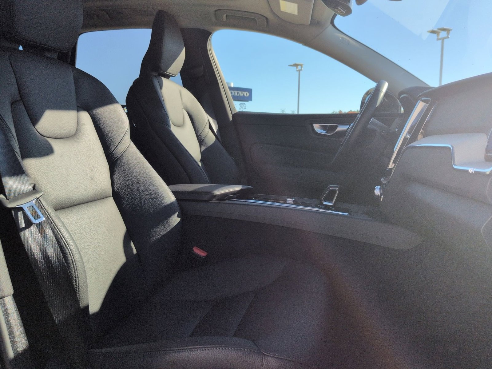 Certified 2025 Volvo XC60 B5 Plus image 27