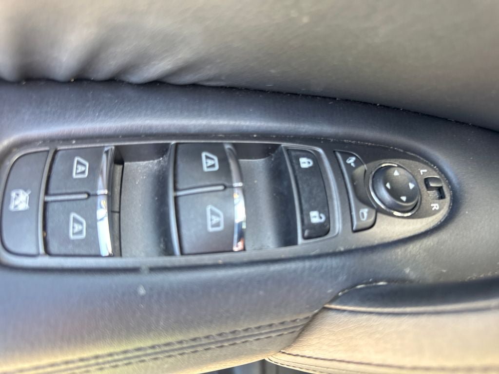Used 2023 Nissan Armada SL w/ Captain's Chairs Package AWD/4WD image 17