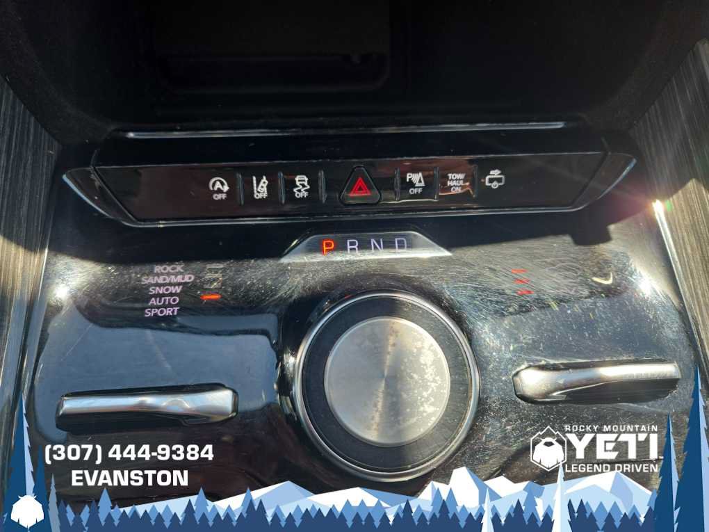 Used 2022 Jeep Wagoneer Series III w/ Rear Seat Video Group 1 AWD/4WD image 30