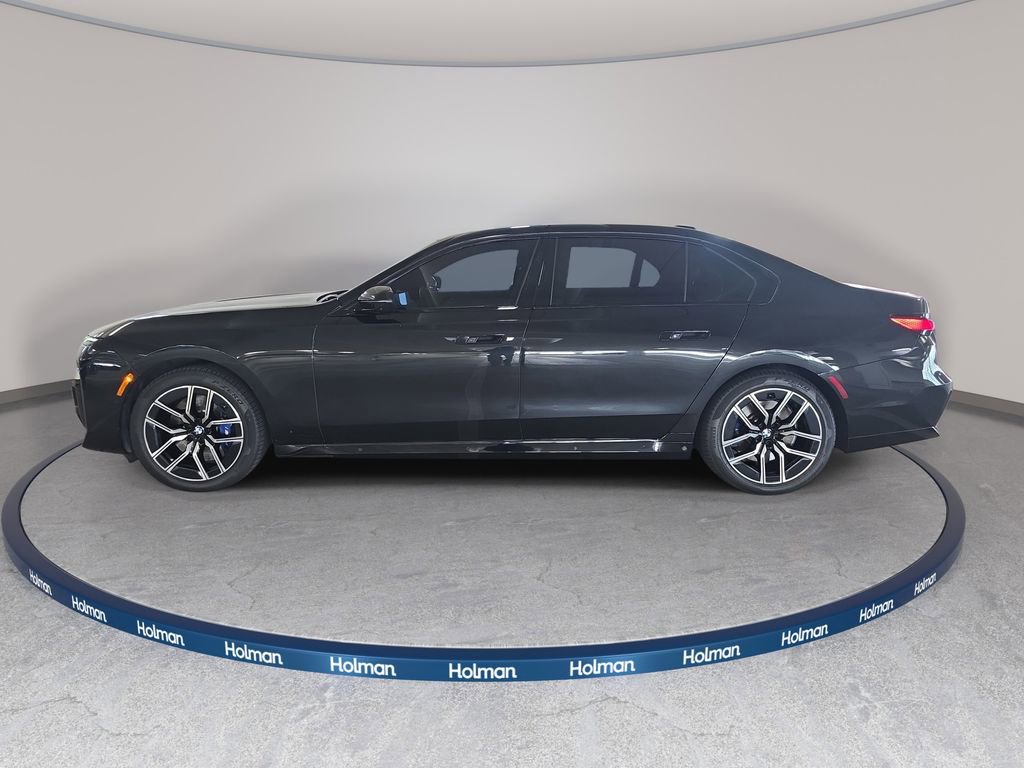 Used 2023 BMW 740i w/ Parking Assistance Package image 11