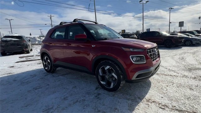 Used 2023 Hyundai Venue Limited image 2