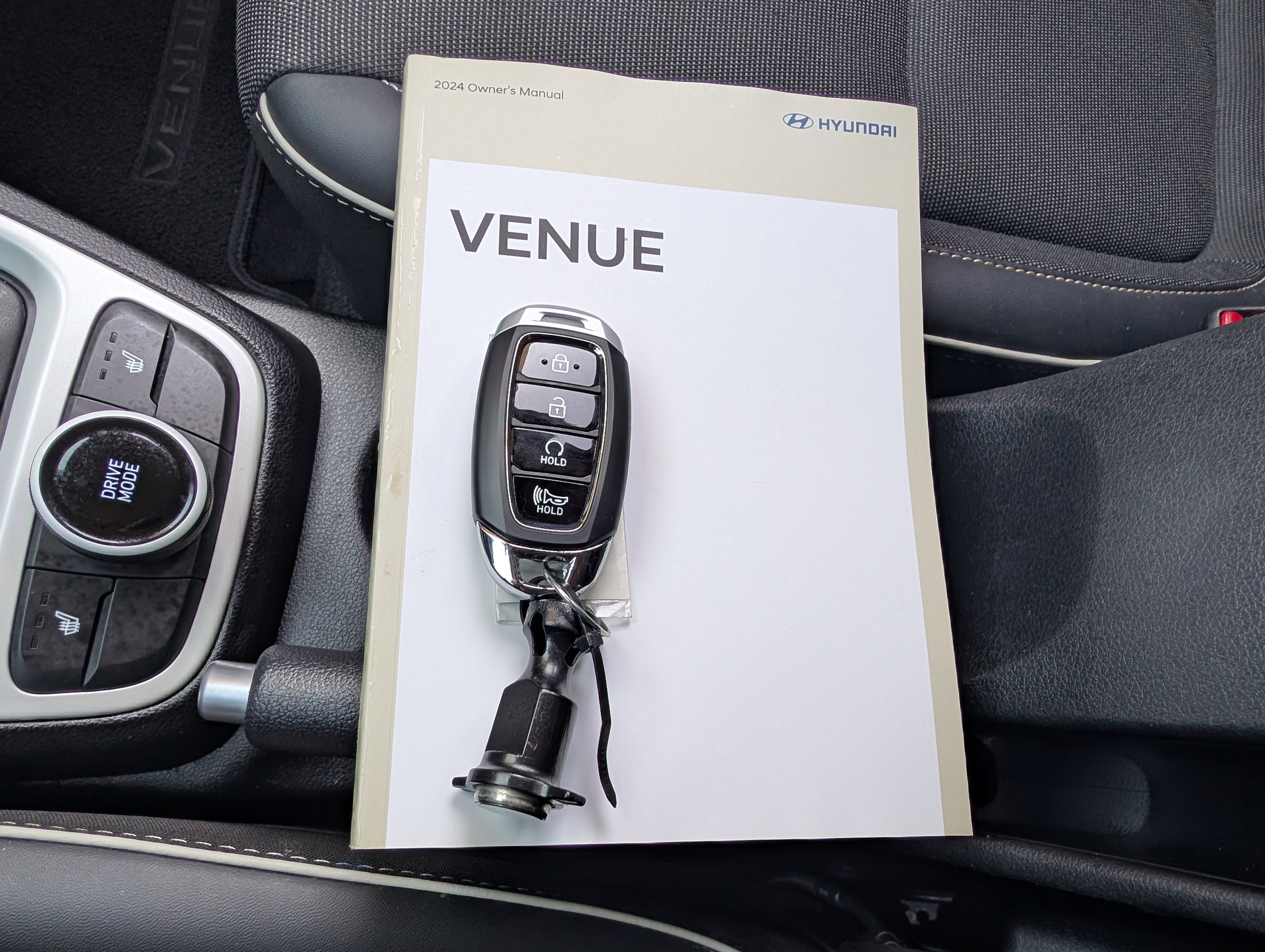 Used 2024 Hyundai Venue Limited image 34