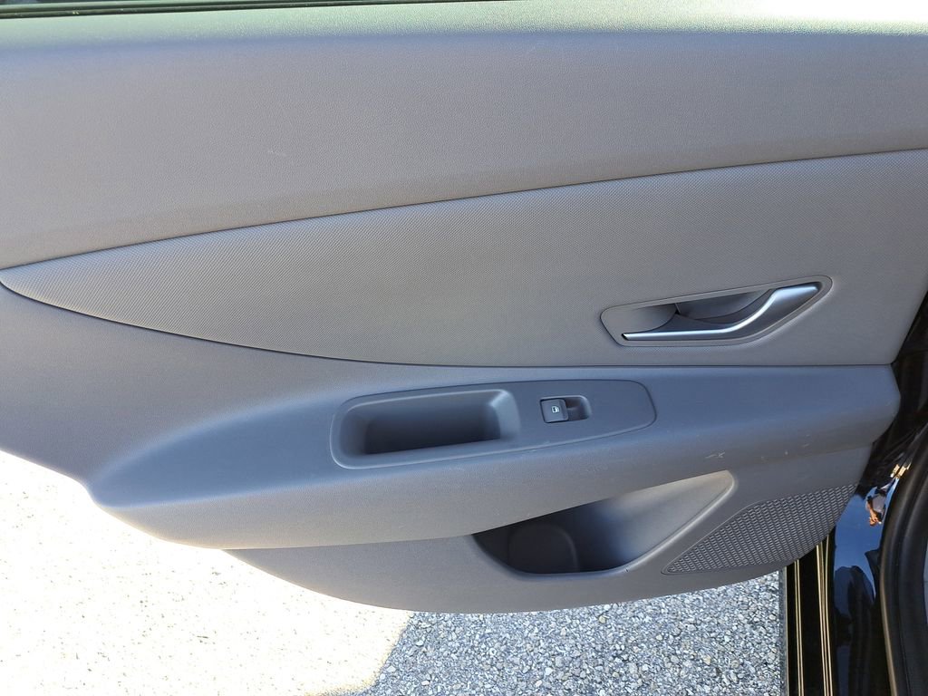 Used 2023 Hyundai Elantra SEL w/ Convenience Package image 7