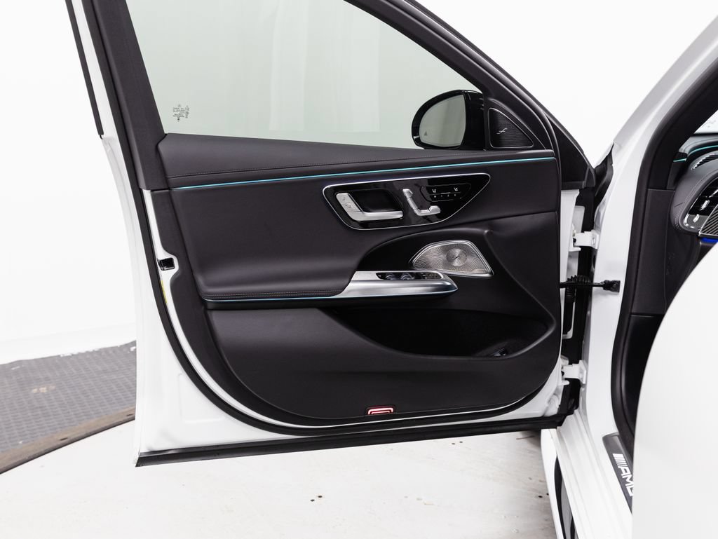Used 2025 Mercedes-Benz E 53 AMG e 4MATIC Sedan image 5