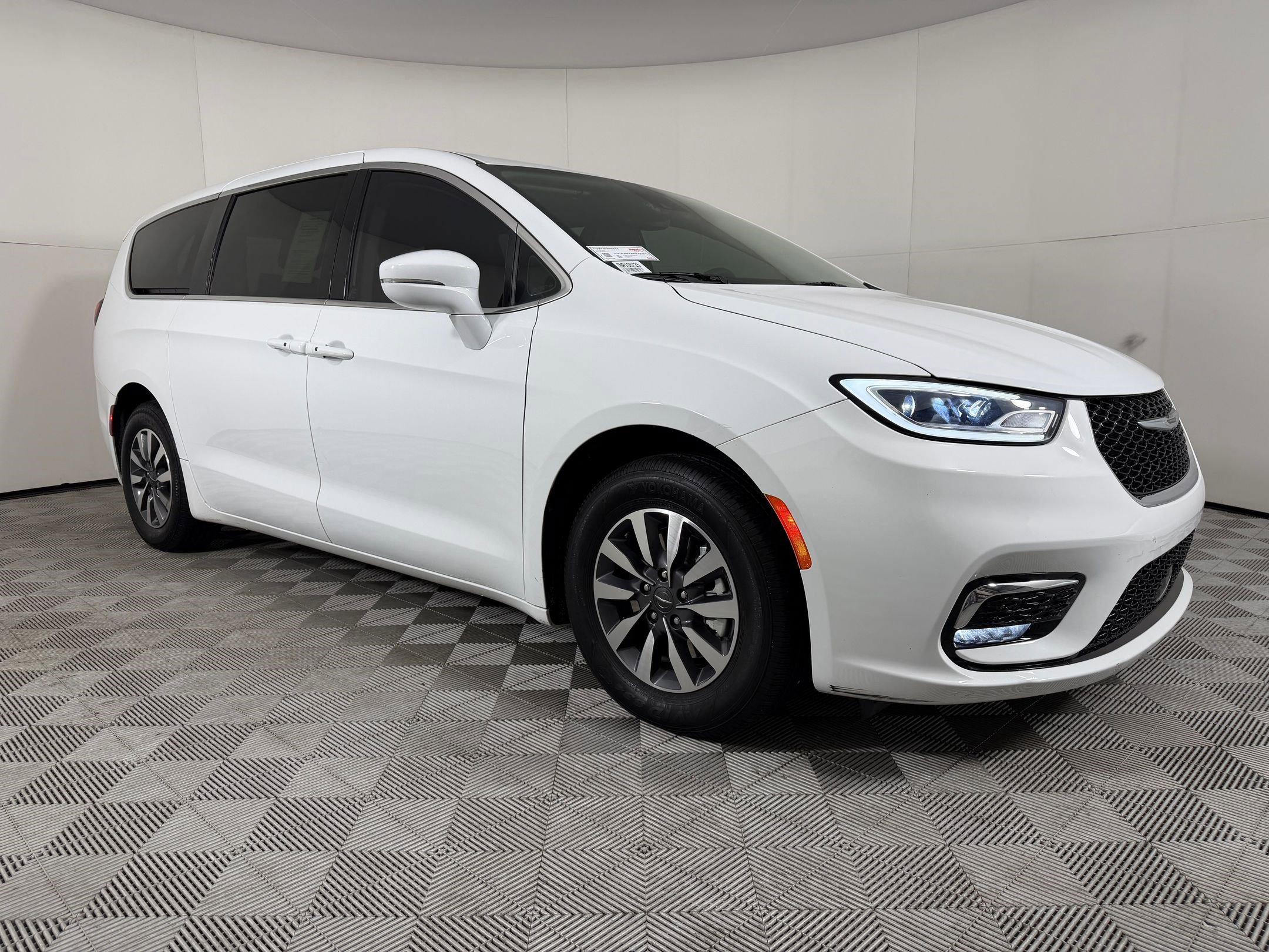 Used 2022 Chrysler Pacifica Touring-L image 7