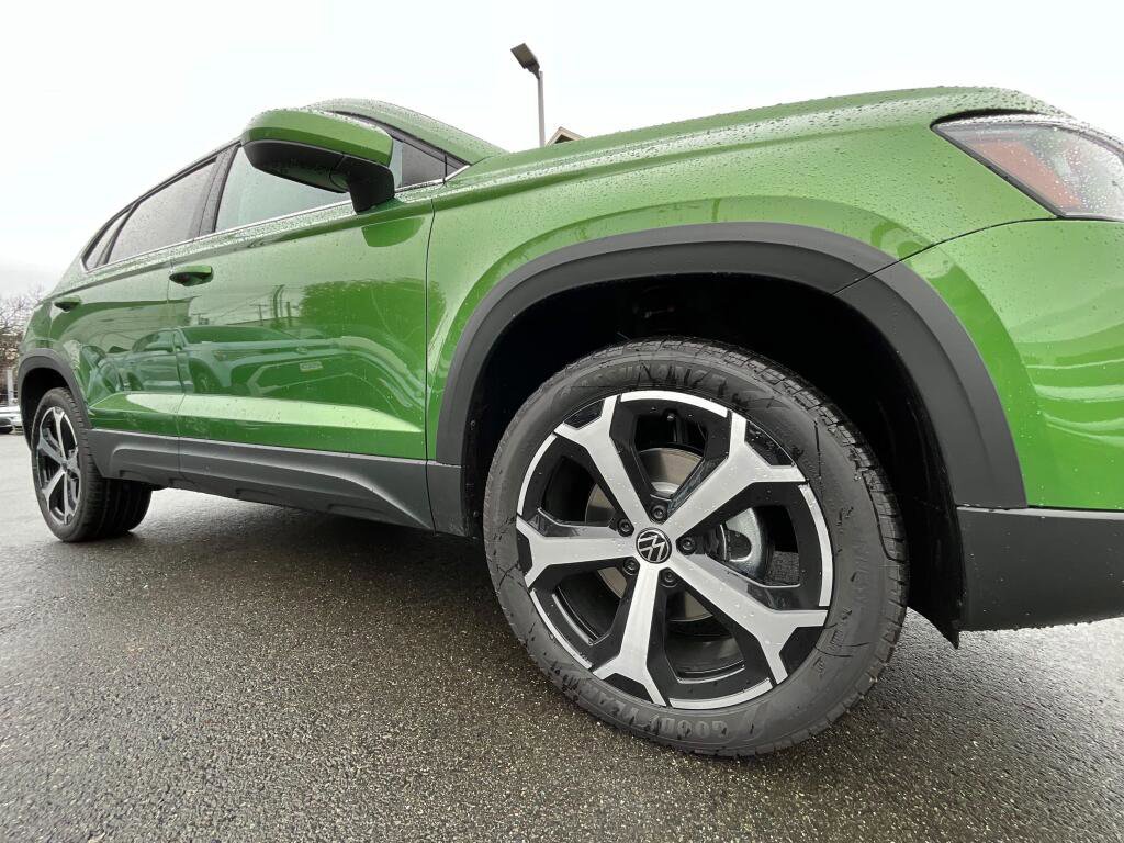 New 2026 Volkswagen Taos SEL image 10