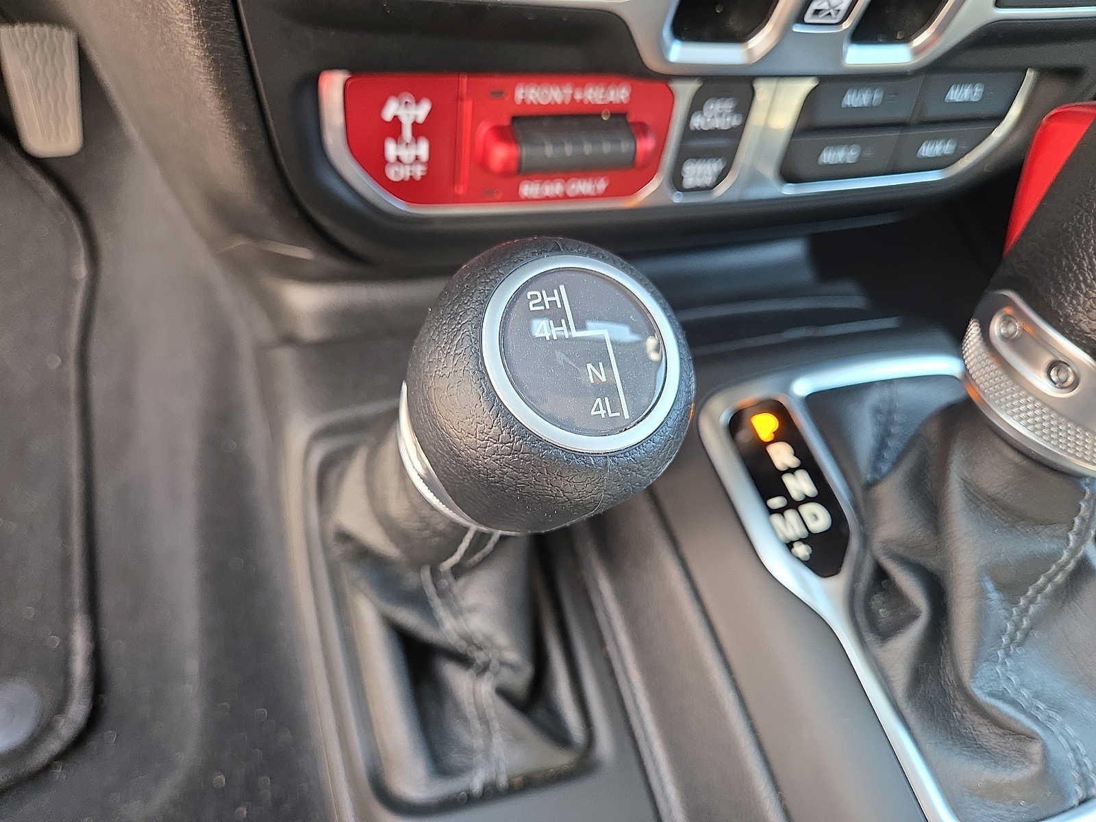 Used 2025 Jeep Wrangler Unlimited Rubicon AWD/4WD image 23