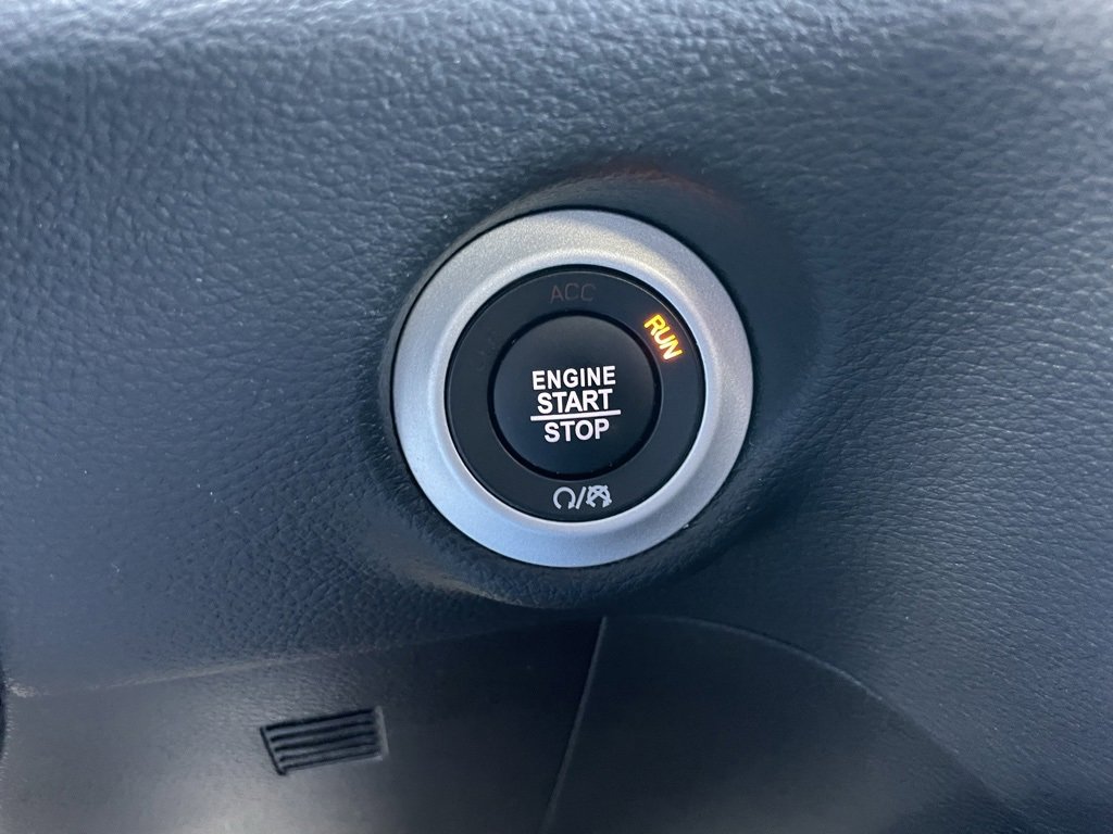 Used 2025 Chrysler Pacifica Limited image 50