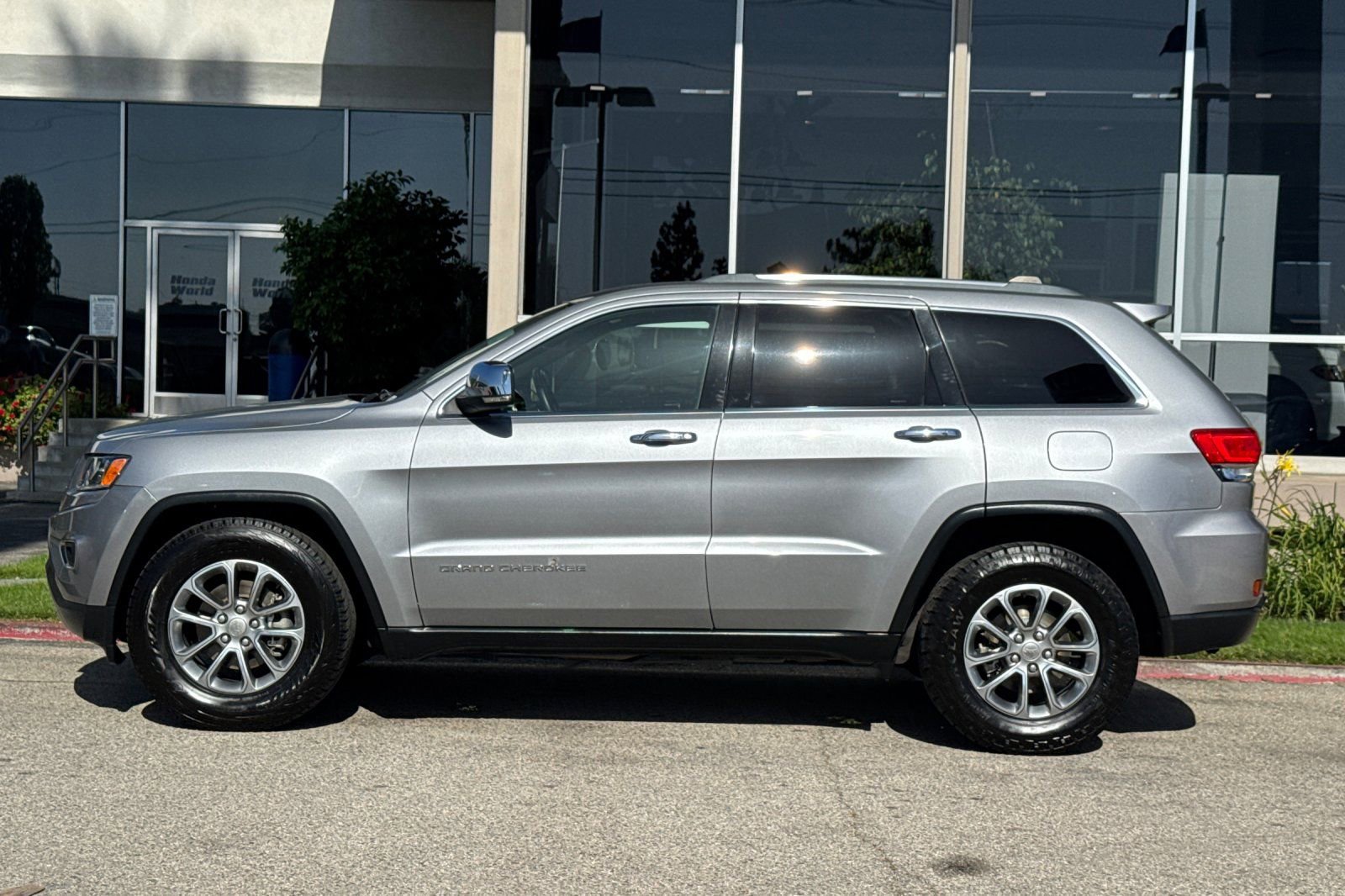 Used 2016 Jeep Grand Cherokee Limited RWD image 7