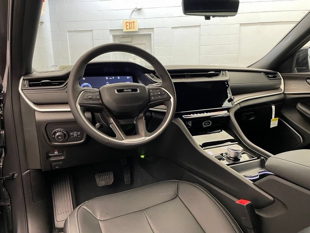 New 2026 Jeep Grand Cherokee Limited AWD/4WD image 9