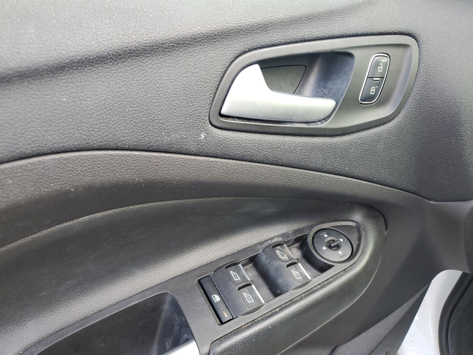 Used 2017 Ford Escape SE w/ Equipment Group 201A image 26