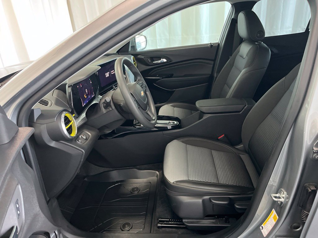 Used 2024 Chevrolet Trax LT FWD image 3