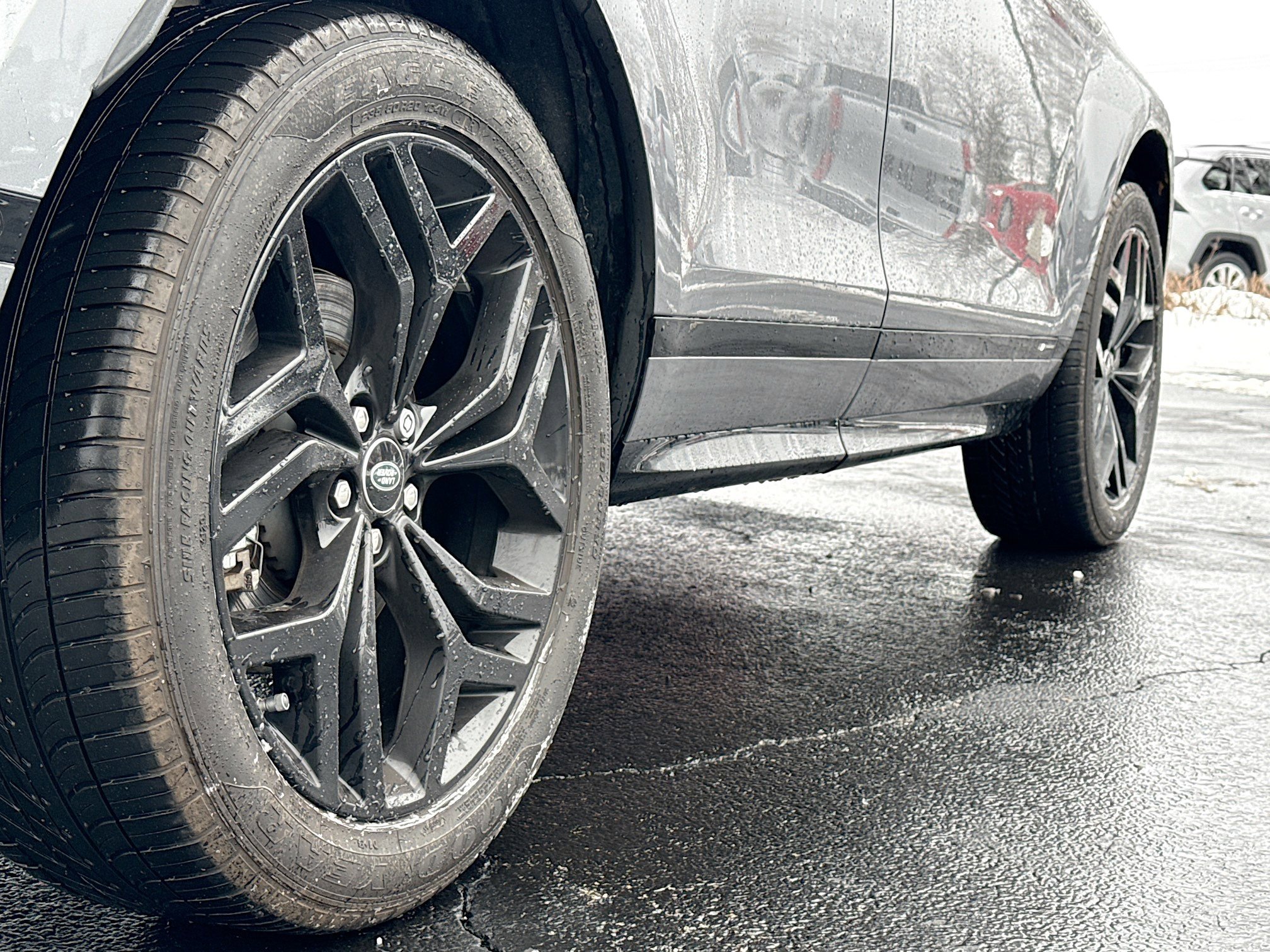 Used 2021 Land Rover Range Rover Evoque R-Dynamic SE image 17