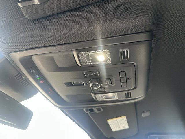 Used 2023 Chevrolet Suburban Premier image 17