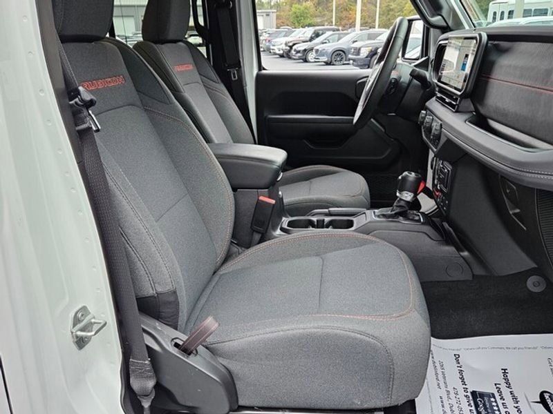 Used 2024 Jeep Wrangler Unlimited Rubicon w/ Technology Group image 16