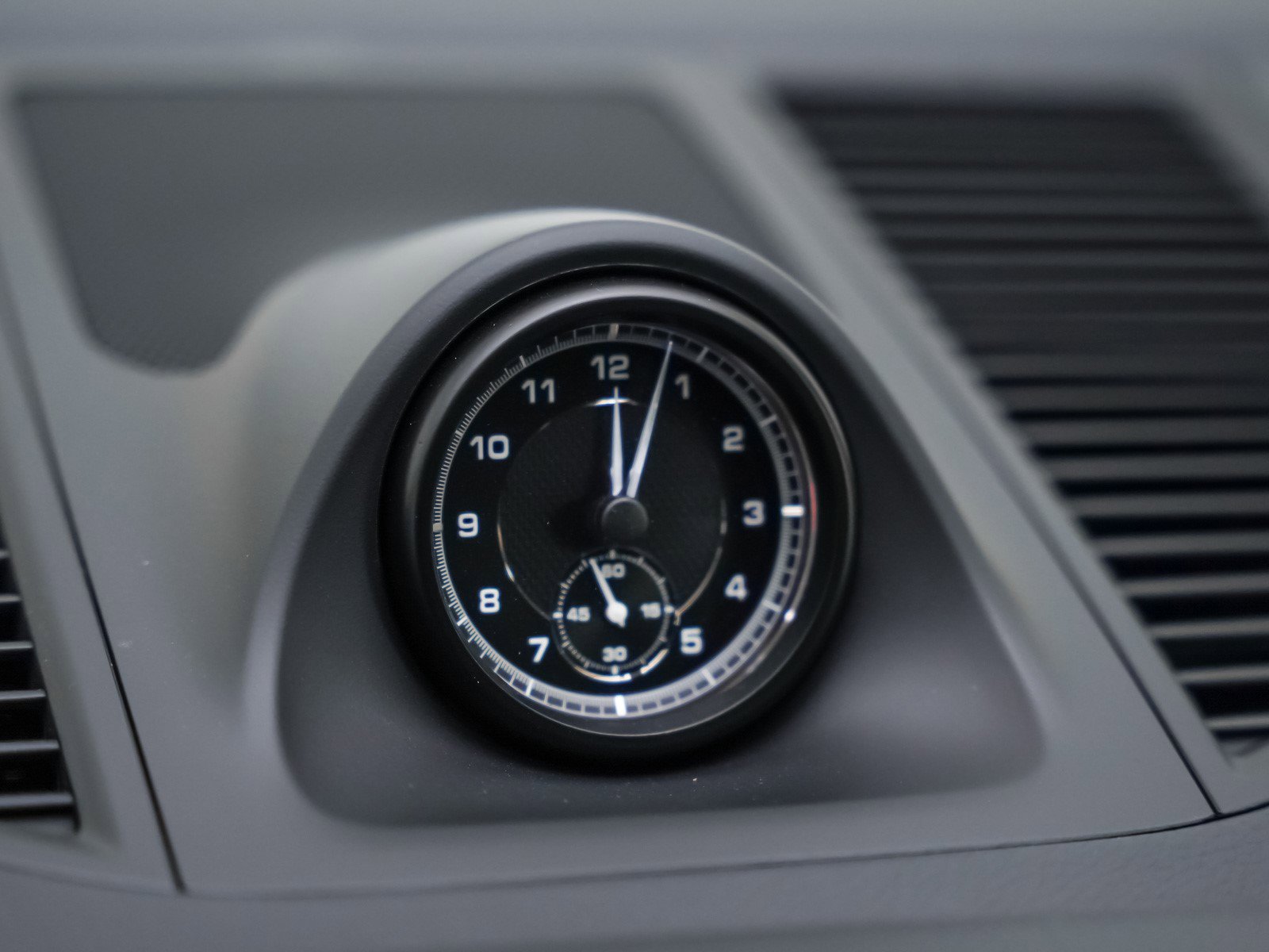 Certified 2025 Porsche Macan image 21