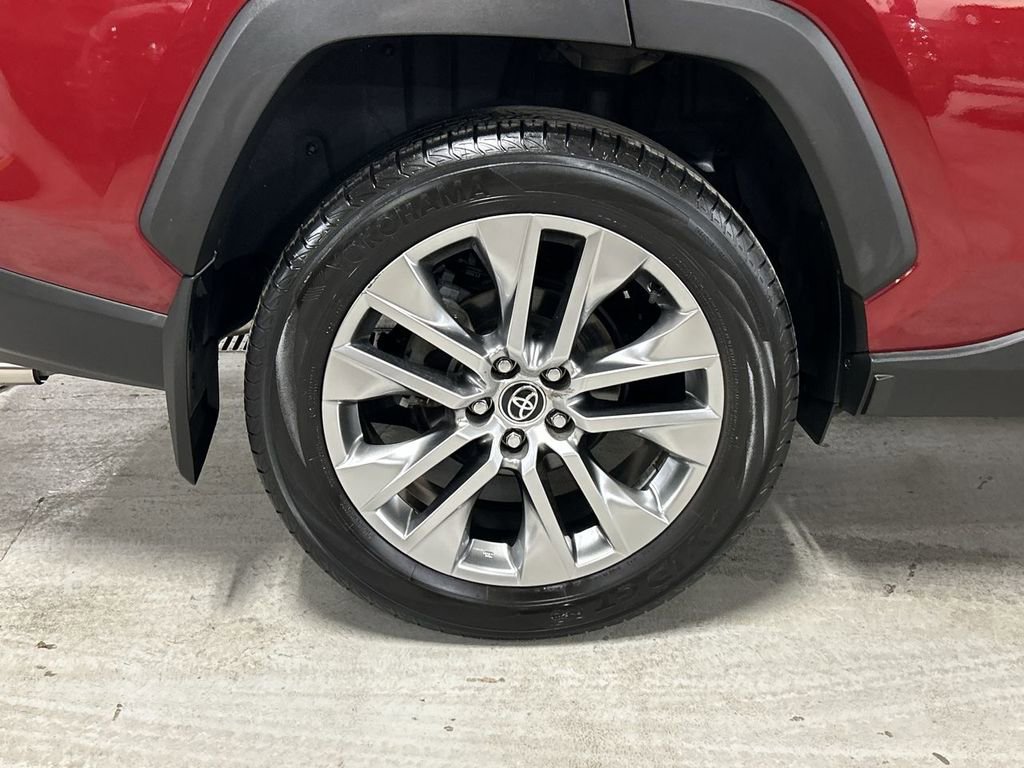 Used 2021 Toyota RAV4 XLE Premium image 12