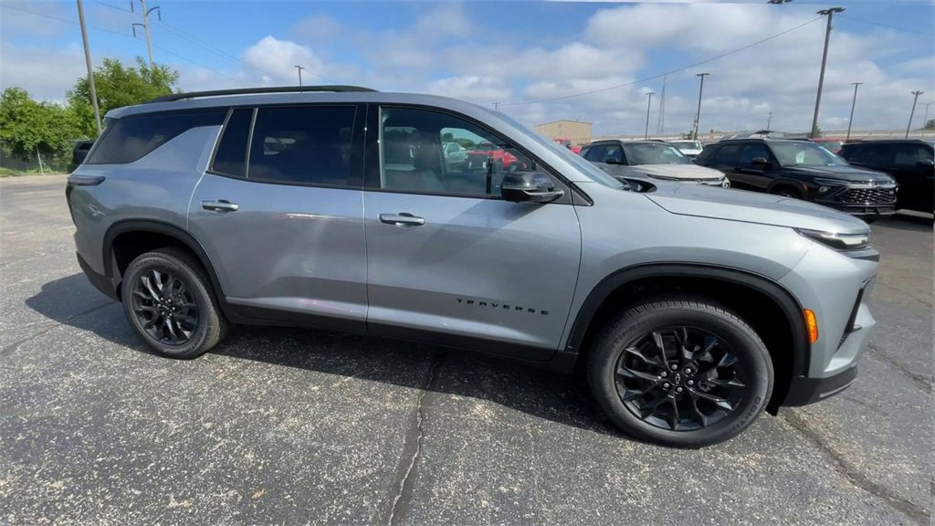 New 2026 Chevrolet Traverse LT w/ Midnight/Sport Edition image 3