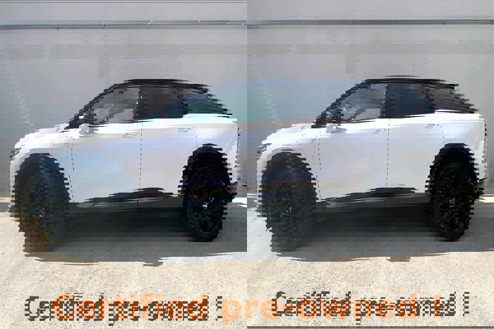 Certified 2025 Cadillac Optiq Sport 1 w/ LPO, ONYX Package image 4