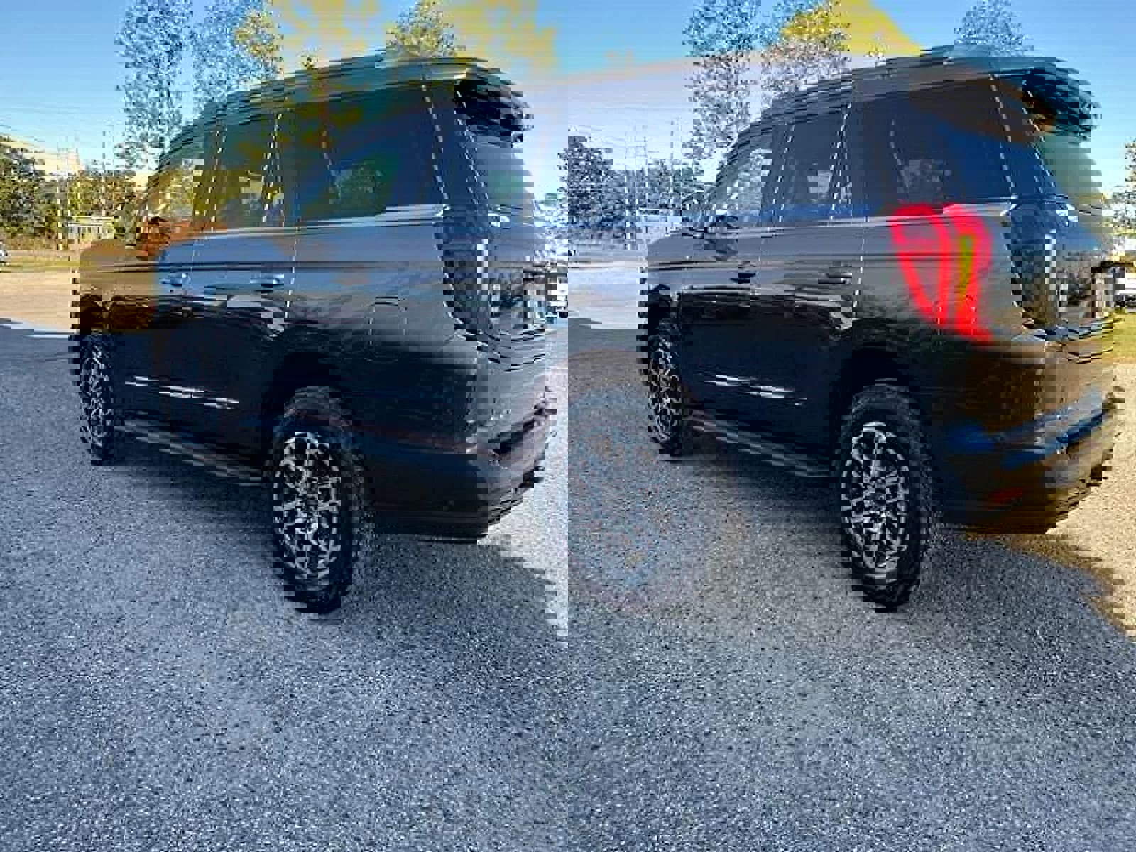 New 2025 Ford Expedition Active image 5